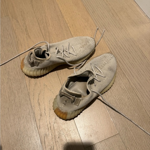 Adidas Yeezy Boost 350 V2 - Picture 6 of 10